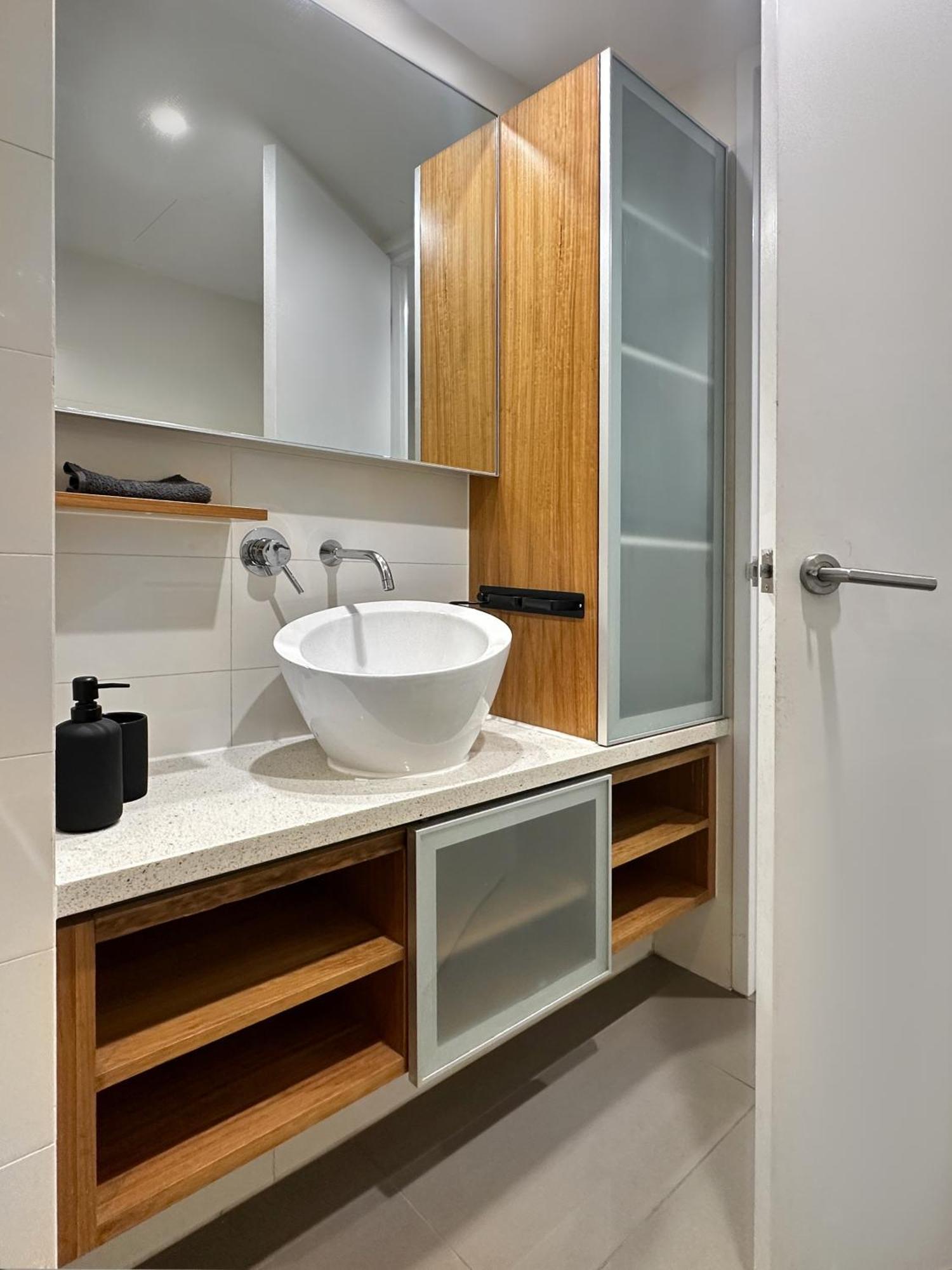 Sky View Apartment Cbd Skyline 2Br Apartment Balcony Spa Access Sleeps 6 Adelaide Exterior photo